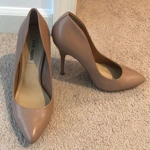 Nude leather pumps